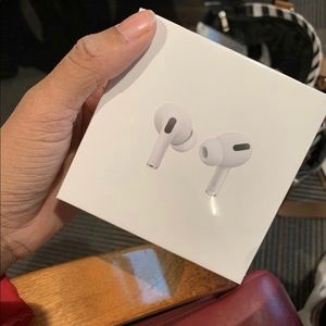 NWT AIR PODS PRO